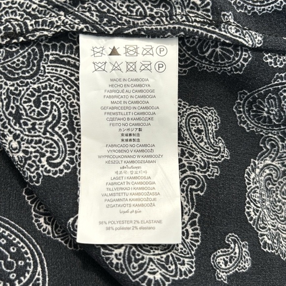 MICHAEL KORS Silver Foil Paisley Wrap V-Neck Shirt Size Large - Picture 5 of 8